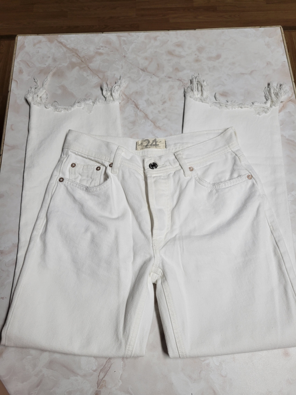 We The Free Maggie Ripped Jeans White Size 24 Straight Leg Raw Hem Free People